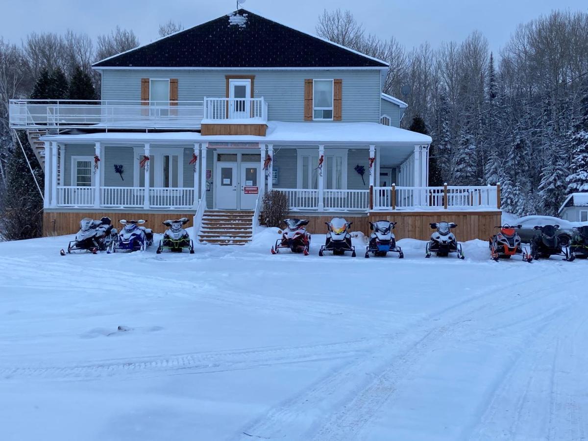 Auberge Presbytere Mont Lac-Vert Hébertville المظهر الخارجي الصورة