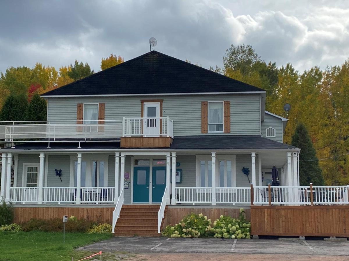 Auberge Presbytere Mont Lac-Vert Hébertville المظهر الخارجي الصورة