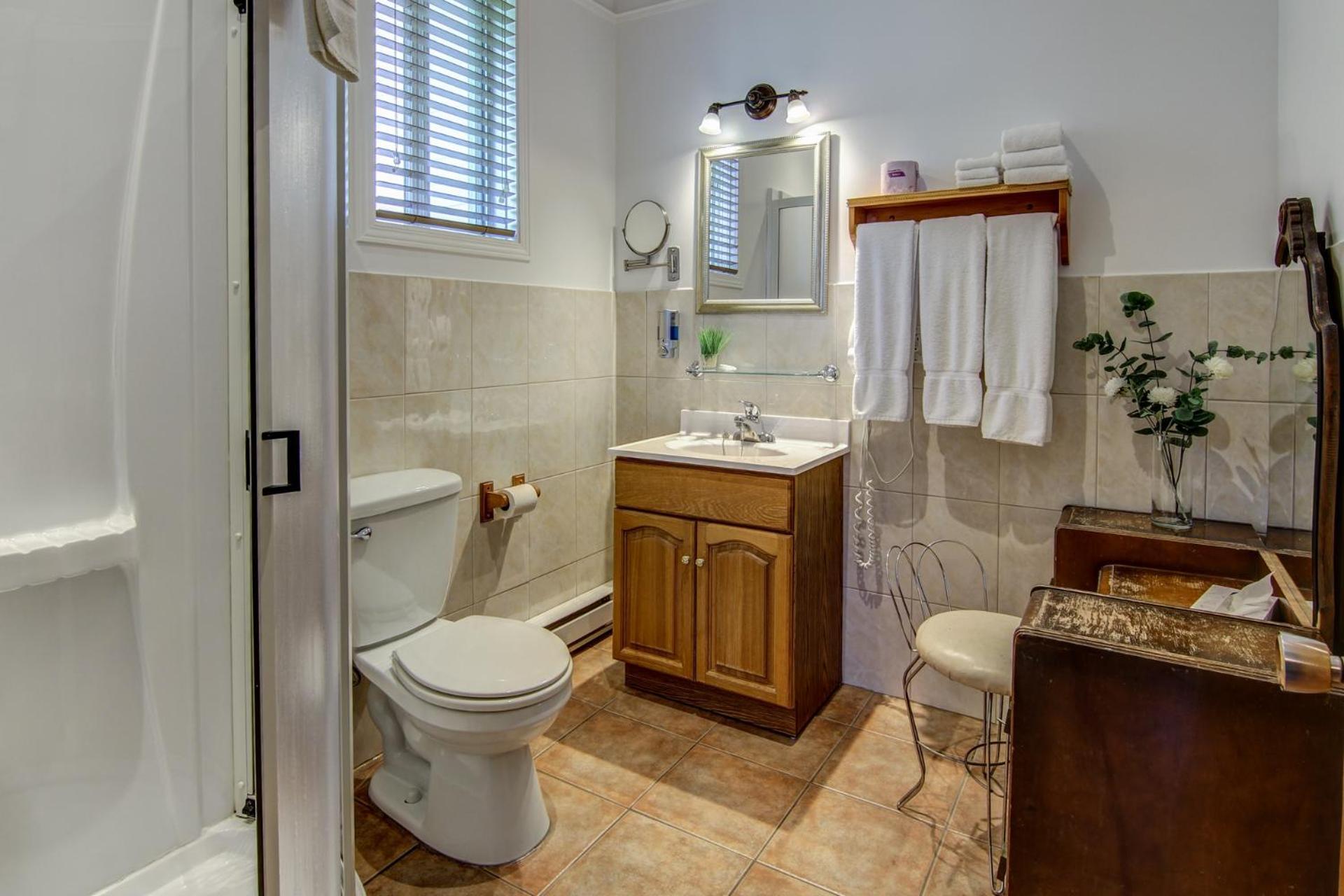 Auberge Presbytere Mont Lac-Vert Hébertville المظهر الخارجي الصورة